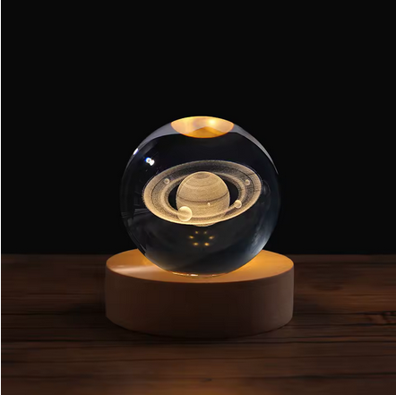 Bola de cristal 3D com galáxia e projeção planetária